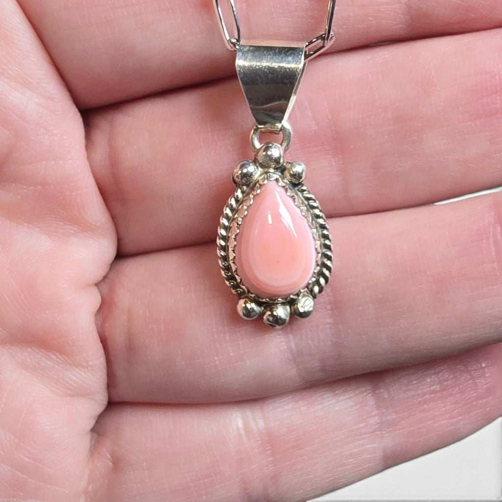 Native Made Pink Conch & Sterling Pendant With Free Stainless Steel Paper Clip Chain